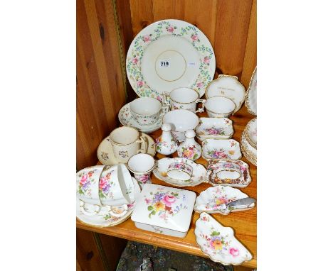  A GROUP OF ROYAL CROWN DERBY, to include early tea cups/saucers, 'Derby Posies' trinkets, etc