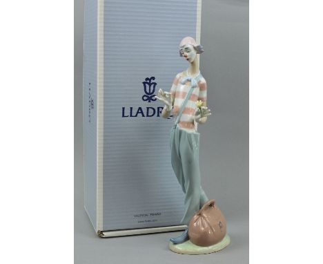 A BOXED LLADRO FIGURE, 'Clown in Love', No 6997, (one petal broken), approximate height 35cm