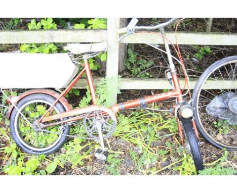A VINTAGE RALEIGH RSW16 BICYCLE