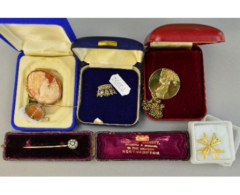 A MIXED LOT OF JEWELLERY, to include stick pins, 9ct cameo, silver pendant etc