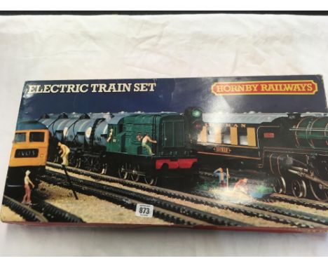 HORNBY RAILWAYS ELECTRIC TRAIN SET WITH A DIESEL 37 / 130 ENGINE