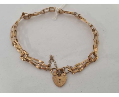 9ct GOLD GATE BRACELET, APPROX 3.8g