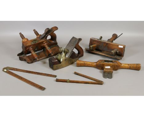 A lot of vintage cabinet makers tools including combination planes, a brass cased jack plane by John William Thackery of Leed