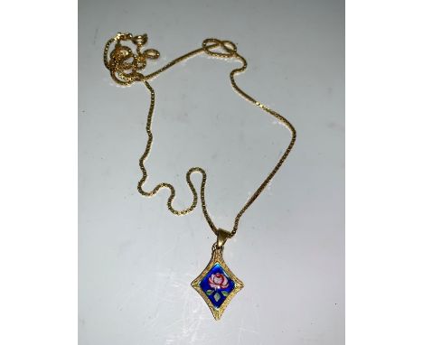 A floral enamel pendant stamped '750', on box chain stamped '750', 9.4 gm 