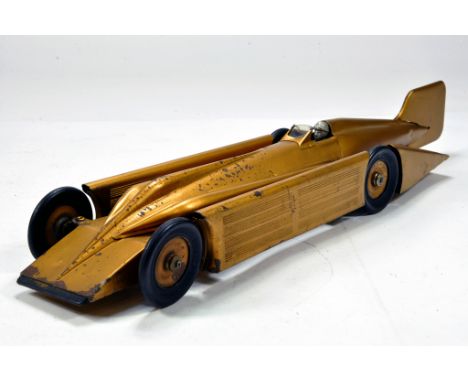 An always impressive large scale model of the Golden Arrow Record Car by Gunthermann. With driver and screen present, the mod