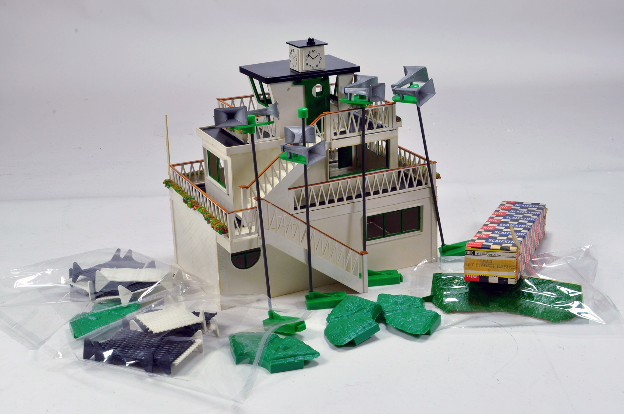 Vintage Scalextric Building and accessory group including control tower
