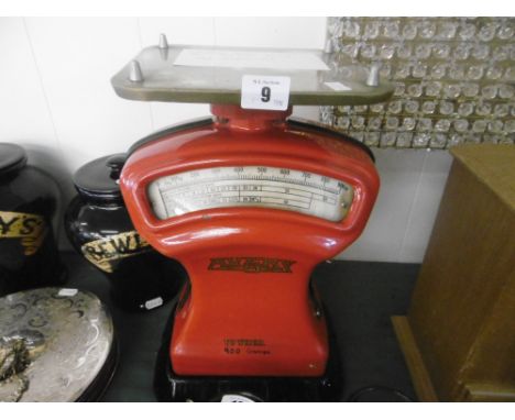 A VINTAGE AVERY SCALES