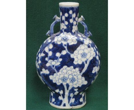 BLUE AND WHITE GLAZED CERAMIC MOON FLASK WITH FLORAL DECORATION AND FOUR CHINESE CHARACTER MARKS TO BASE, APPROXIMATELY 25.5c