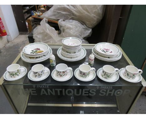 PARCEL OF PORTMEIRION BOTANIC GARDEN CHINA, APPROXIMATELY THIRTY-TWO PIECES 