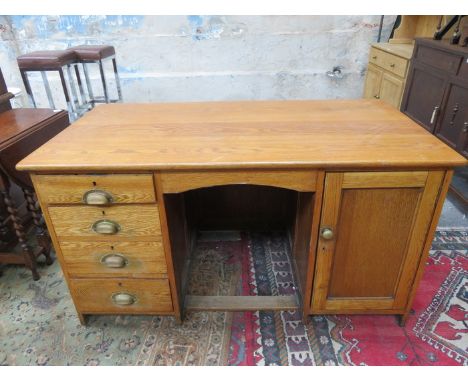 LIGHT OAK FOUR DRAWER SCHOOL STYLE OFFICE DESK 