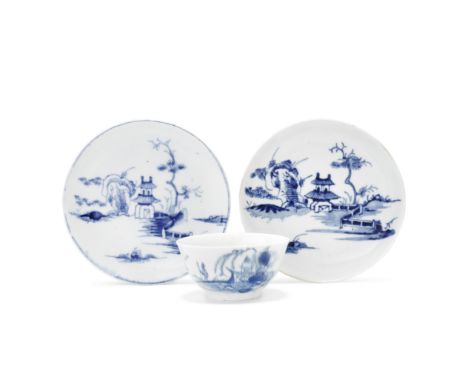 Two Longton Hall saucers and a teabowl, circa 1756-58The saucers painted in underglaze blue with the 'Gatehouse' pattern, one