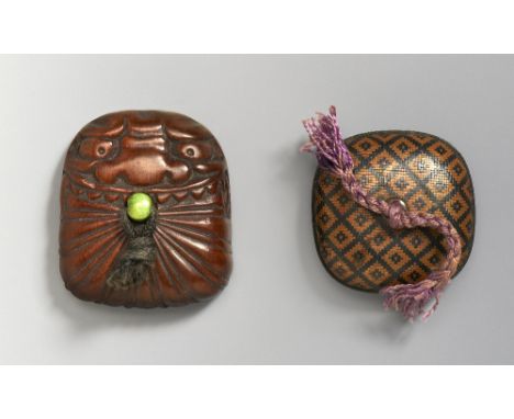 A JAPANESE NETSUKE OF A MASK WRAPPED IN A CLOTH, 19TH CENTURYash tray style netsuke, wood, with green stained stag antler peg