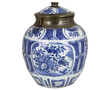 A KRAAK PORCELAIN STORAGE JAR AND COVER, WANLI (1573-1620)the ovoid body painted in underglaze blue with panels of flowers an