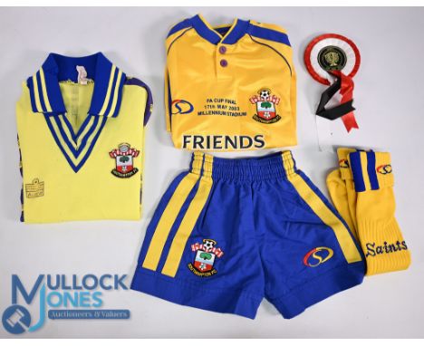 Southampton FC Football Shirt 1976 FA Cup Final Child Size Admiral Poor condition long sleeves with bobbles, pulls, some miss