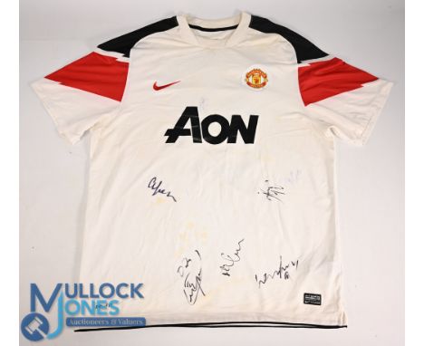 Manchester United FC Away Football Shirt 2010-2011 #85 Bradburn signed by five Size XL Nike / AON (G/F) with some stains/mark