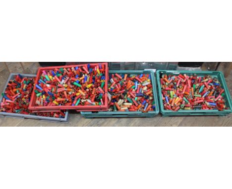 Four trays of various used shotgun cartridge cases including a good quantity of vintage/collectors examples