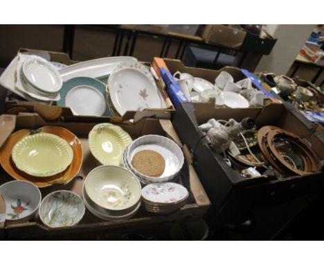 FOUR TRAYS OF ASSORTED CERAMICS AND SUNDRIES TO INCLUDE ROYAL DOULTON, AND A LLADRO STYLE LAMP (trays not included)