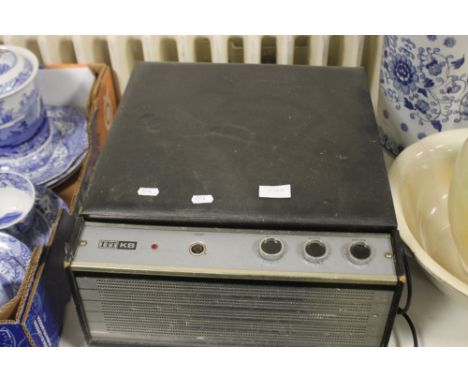 A VINTAGE 1TT.KB RECORD PLAYER
