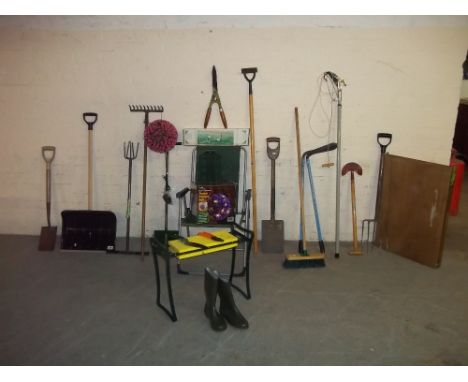 A COLLECTION OF GARDEN TOOLS