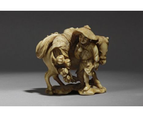 A 19th century Japanese netsuke. Signed on the base. In carved ivory portraying a street vendor with his horse, 4x4,2x3,9 cm.