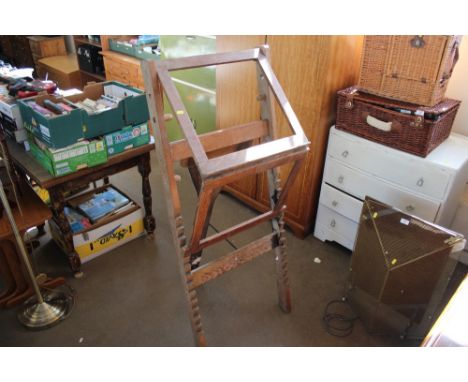 A pine artists easel