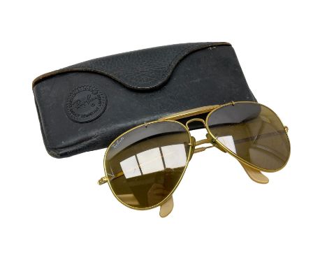 Vintage RayBan 50 aviation glasses in case