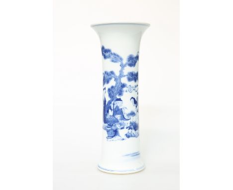 A CHINESE BLUE AND WHITE PORCELAIN CYLINDER VASE, with everted rim, painted with scribes and figures under pine trees and wit