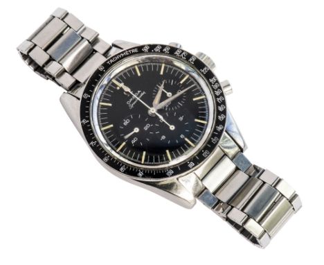 A RARE GENTLEMAN'S OMEGA SPEEDMASTER BRACELET WATCH, CIRCA 1961. Circular black dial painted with luminous baton indexes and 