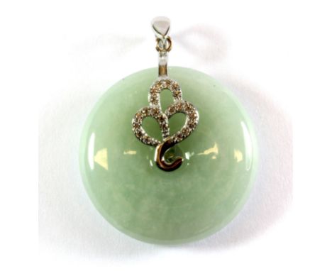 A 925 silver mounted jade pendant, L. 3.5cm.