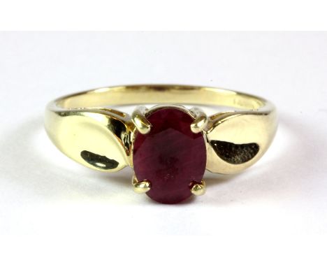 A 9ct yellow gold ruby set ring, (N.5).