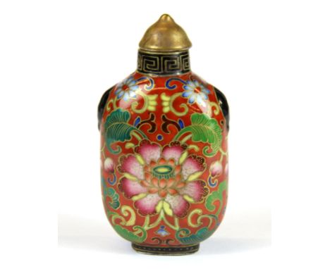 A hand painted Chinese porcelain snuff bottle, H. 7cm.