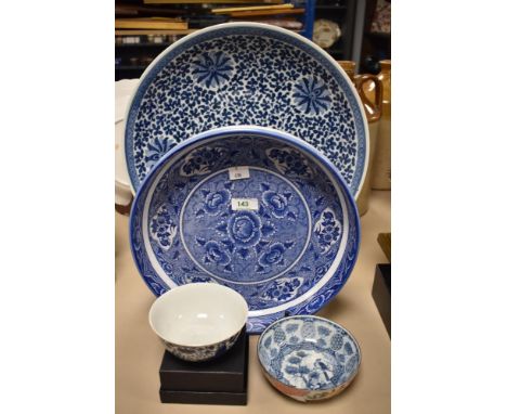 A large Chinese blue and white pottery charger, of dishes circular form decorated with stylised clematis flowers against a de
