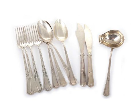 PART-SUITE OF AMERICAN SILVER PLATED FLATWARE EARLY 20TH CENTURY  comprising twelve table forks, six table spoons, five fish 