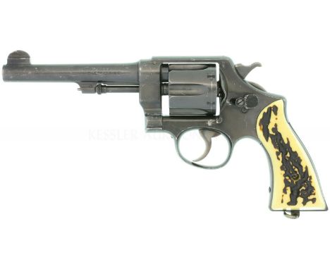  LL 138mm, brünierte Ganzstahlwaffe, starre Visierung, 6-schüssig. Hammer und Abzug buntgehärtet. Griffschalen aus Hornimitat