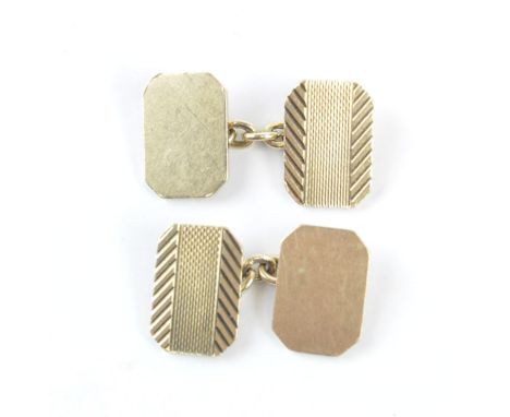 A pair of gents 9ct gold cufflinks, with one part having engine turned decoration, the other plain, combined weight approxima