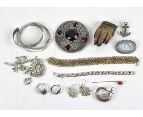 A collection of silver and white metal wares, to include a silver mounted Otter paw brooch, dated 1929, silver curb link brac