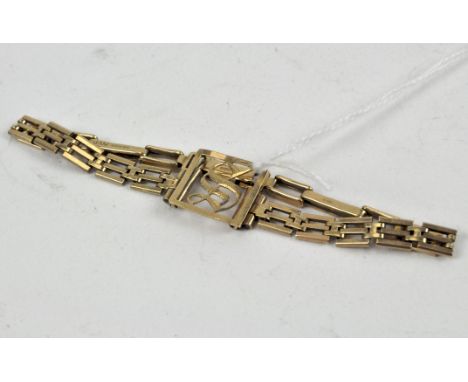 A ladies 9ct gold gate bracelet, initialled "S" in pierced central panel, approximately 7g.