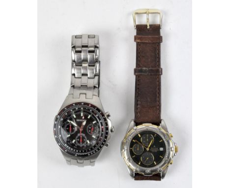Two modern gents chronograph wristwatches, one being an Accurist W R 50m, the other a Sekonda 50m, the former on leather stra