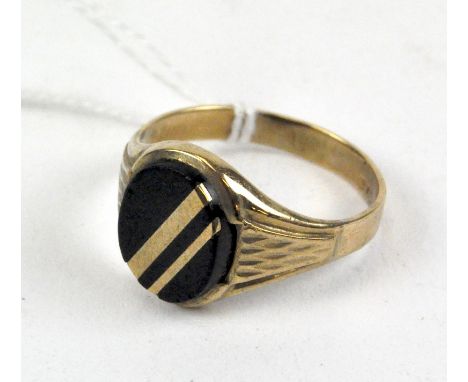 A gents 9ct gold stone mounted signet ring, UK size U, approximately 3g.