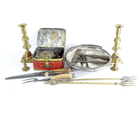A group of vintage metalware to include carving knife and fork, toasting forks, candlesticks, a boxed primus, tools, and more