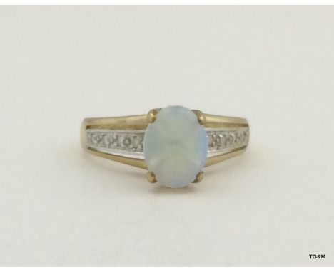 9ct gold ladies opal ring size O