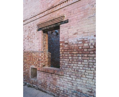 (See English version below)Willem de Rooij (Beverwijk/Niederlande 1969 – lebt in Berlin). „Wall“. 2017C-Print auf Karton.  60