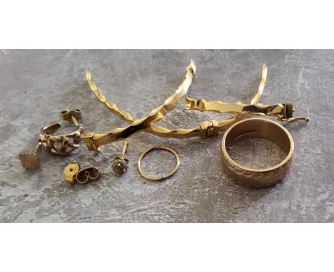 A 9ct gold wedding band size??, H Samuel, Birmingham 1972 6.75g; a 9ct gold broken bangle, 3.43g; 9ct gold scraps 2.6g 