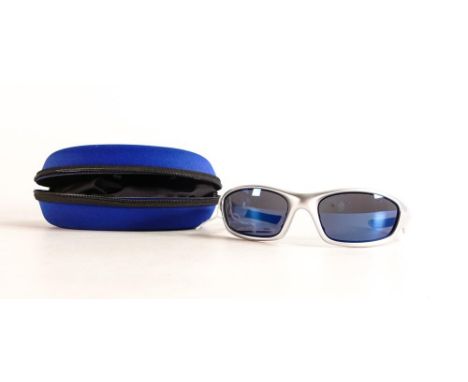 Oakley Straight sunglasses, model 04-332 
