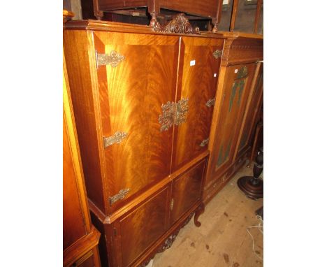 Mid 20th Century mahogany and brass mounted cocktail cabinet with two pairs of panel doors raised on carved cabriole supports