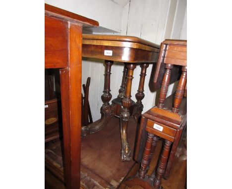 Victorian walnut marquetry inlaid foldover card table on four columns and scroll feet (a/f)