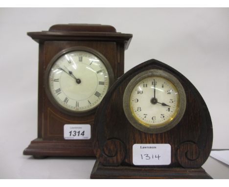 Edwardian mahogany line inlaid mantel clock with circular enamel dial having Roman numerals, together with a small oak cased 