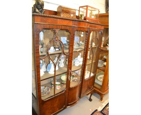 20th Century mahogany two door display cabinet having gadroon top above central bow glass panel, flanked by two bar glazed do