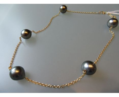 18ct Gold and black cultured pearl set necklace