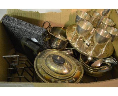 Cased set of six silver shell pattern coffee spoons, and Art Deco plated toast rack, plated tea service and a small quantity 